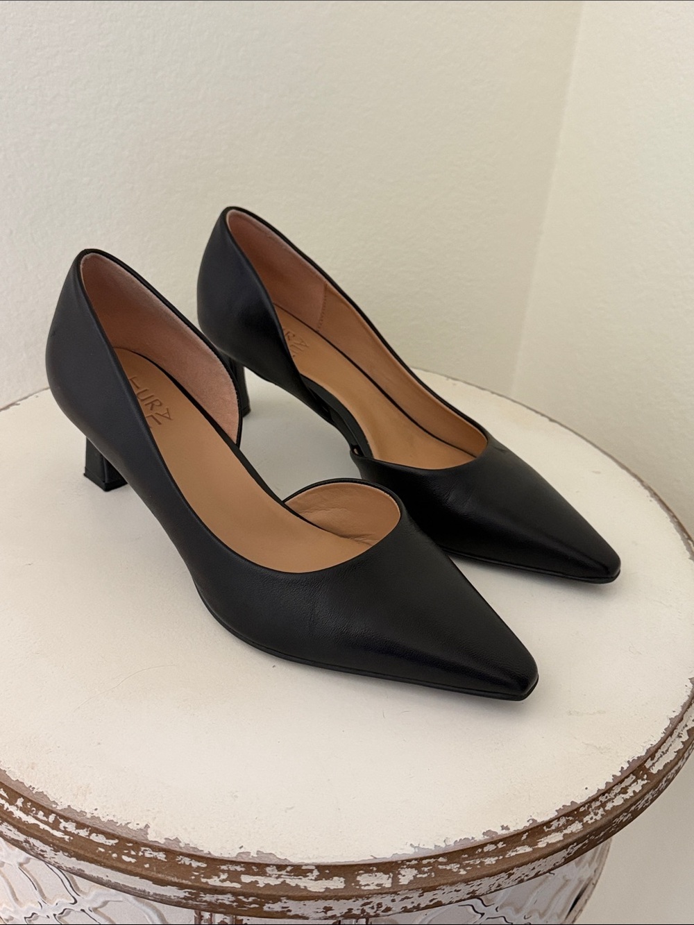 Naturalizer Black Pointed Leather Ballet Flats